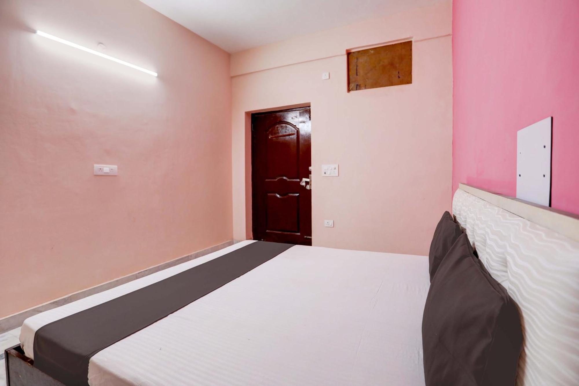 Hotel O Tilak Hotel 24 Sector 27 Near By Vinayak Hospital Gali No-6 Noida Bagian luar foto