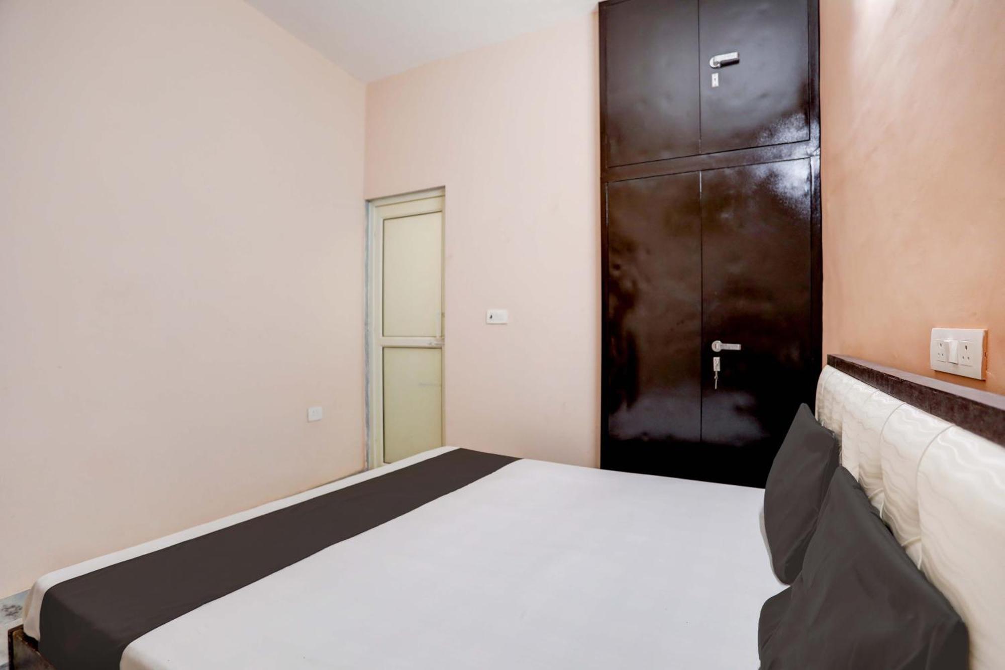 Hotel O Tilak Hotel 24 Sector 27 Near By Vinayak Hospital Gali No-6 Noida Bagian luar foto