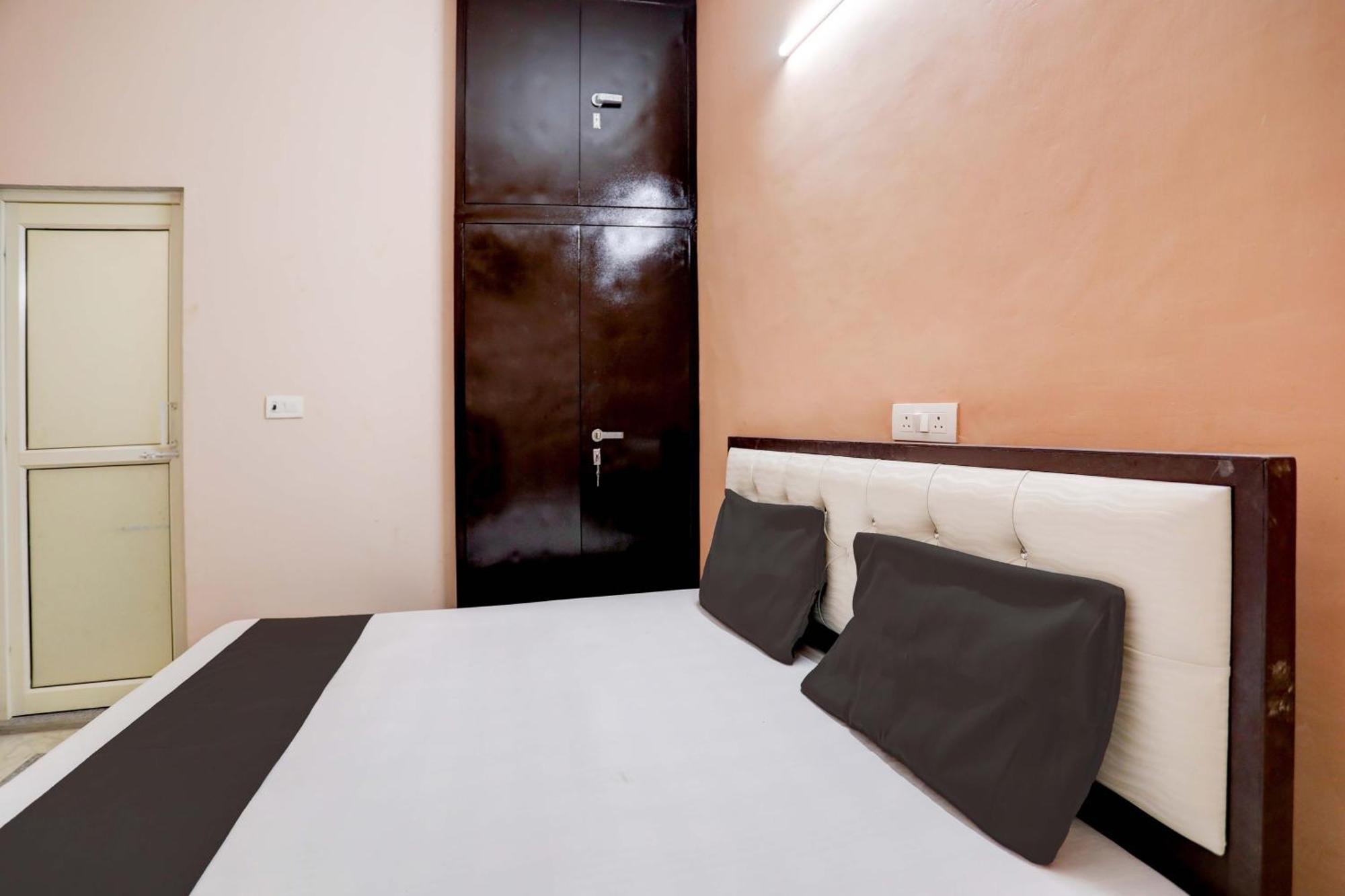 Hotel O Tilak Hotel 24 Sector 27 Near By Vinayak Hospital Gali No-6 Noida Bagian luar foto