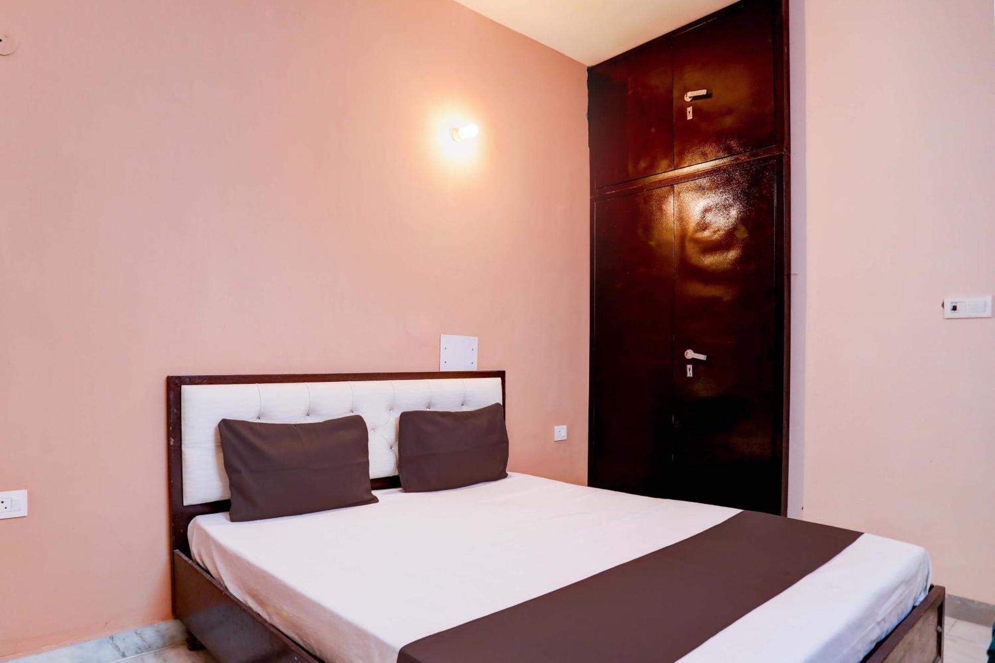Hotel O Tilak Hotel 24 Sector 27 Near By Vinayak Hospital Gali No-6 Noida Bagian luar foto